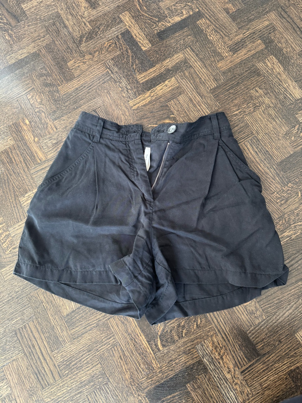 Aritzia | Black Shorts